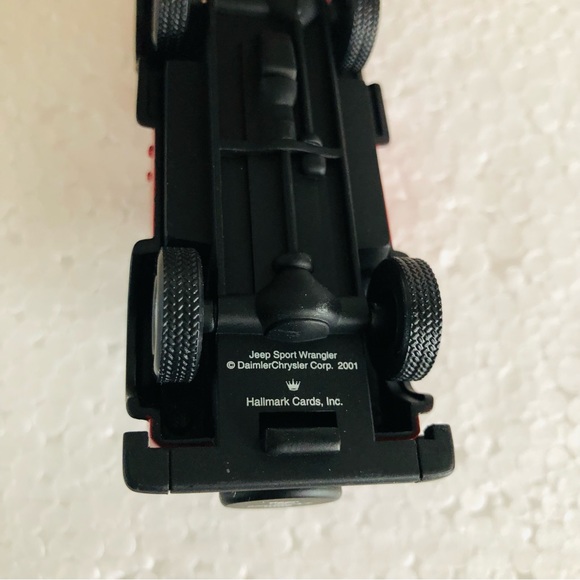 Hallmark 60th Anniversary Jeep Wrangler Sport 4.0 L Red 2001 Christmas Ornament - Picture 5 of 11